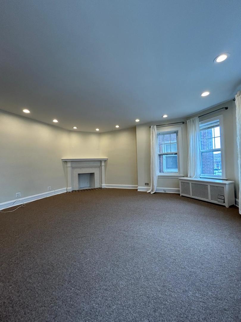 6332 N Francisco Avenue 2