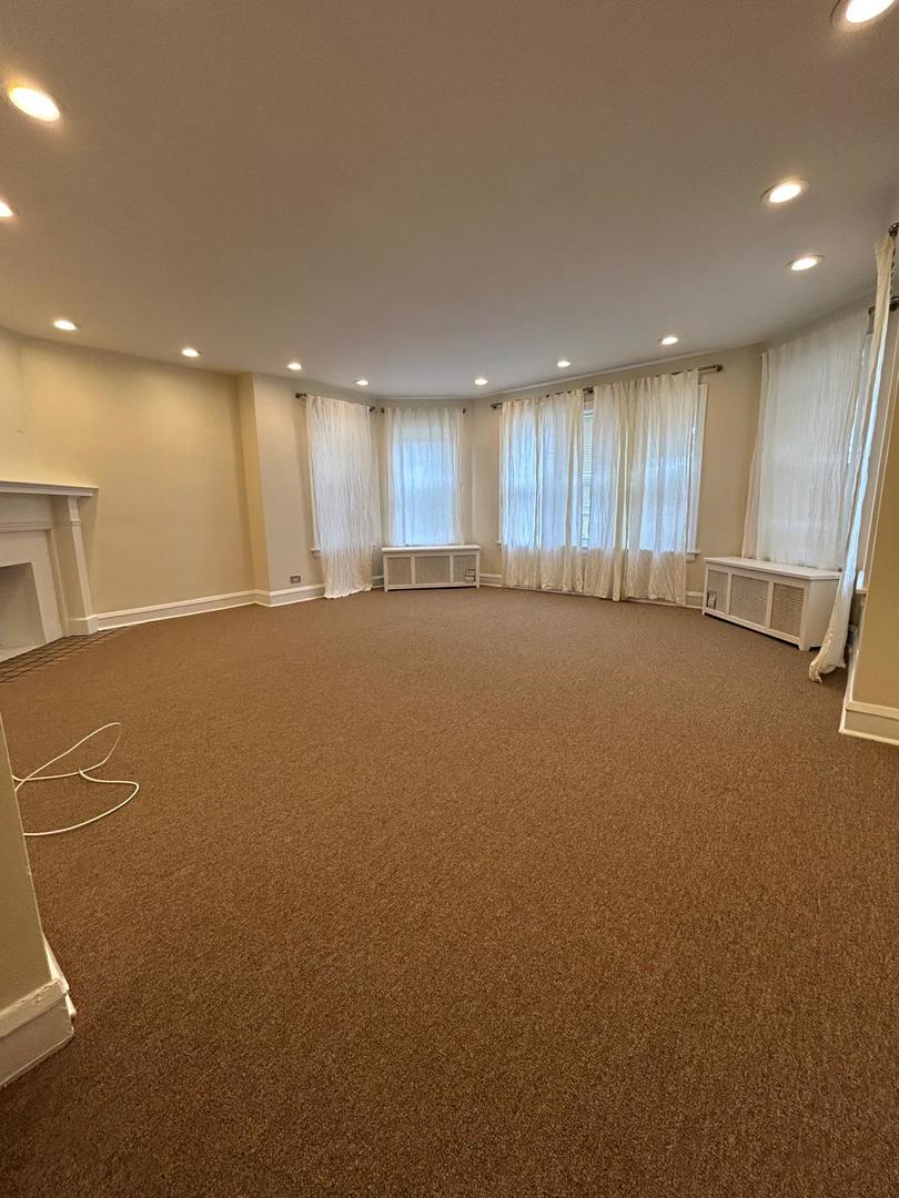 6332 N Francisco Avenue 2