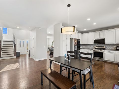 Tiny photo for 622 Oxford Court, Lindenhurst, IL 60046 (MLS # 12580364)