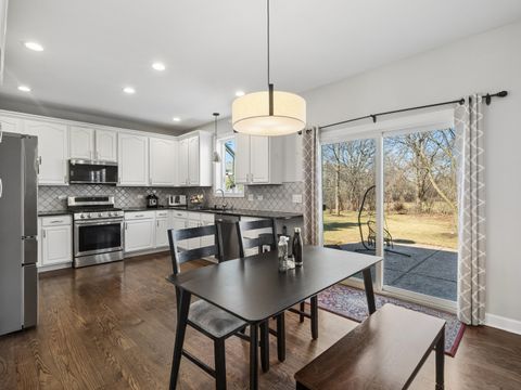 Tiny photo for 622 Oxford Court, Lindenhurst, IL 60046 (MLS # 12580364)