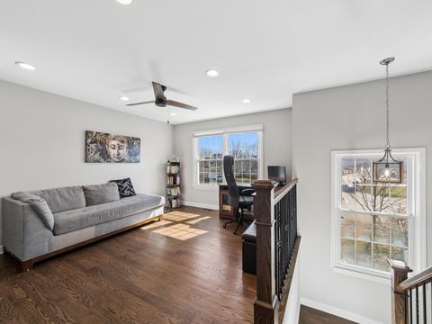 Tiny photo for 622 Oxford Court, Lindenhurst, IL 60046 (MLS # 12580364)