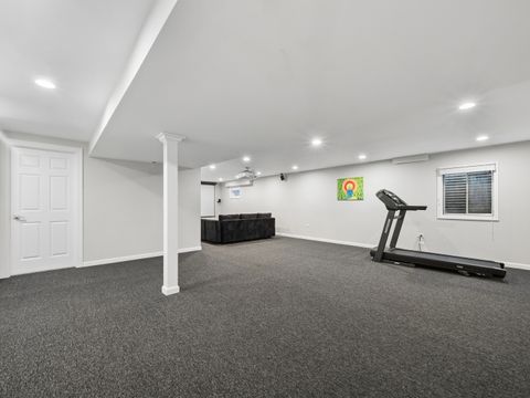 Tiny photo for 622 Oxford Court, Lindenhurst, IL 60046 (MLS # 12580364)