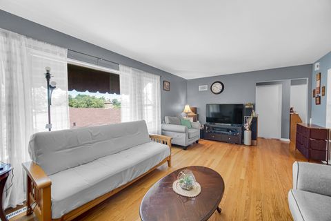 Tiny photo for 1551 Balmoral Avenue #1551, Westchester, IL 60154 (MLS # 12686900)