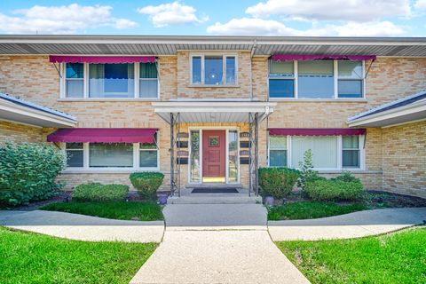 Photo of 1551 Balmoral Avenue #1551, Westchester, IL 60154 (MLS # 12686900)