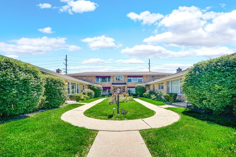 Tiny photo for 1551 Balmoral Avenue #1551, Westchester, IL 60154 (MLS # 12686900)