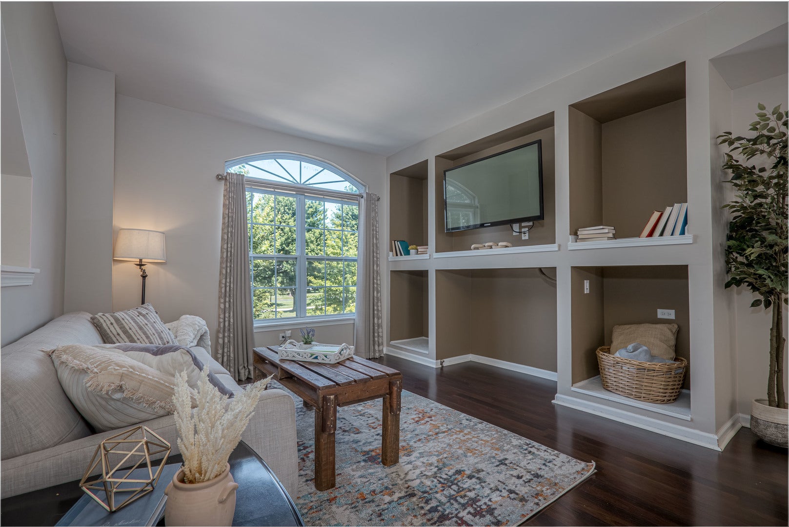 335 Lakeshore Drive