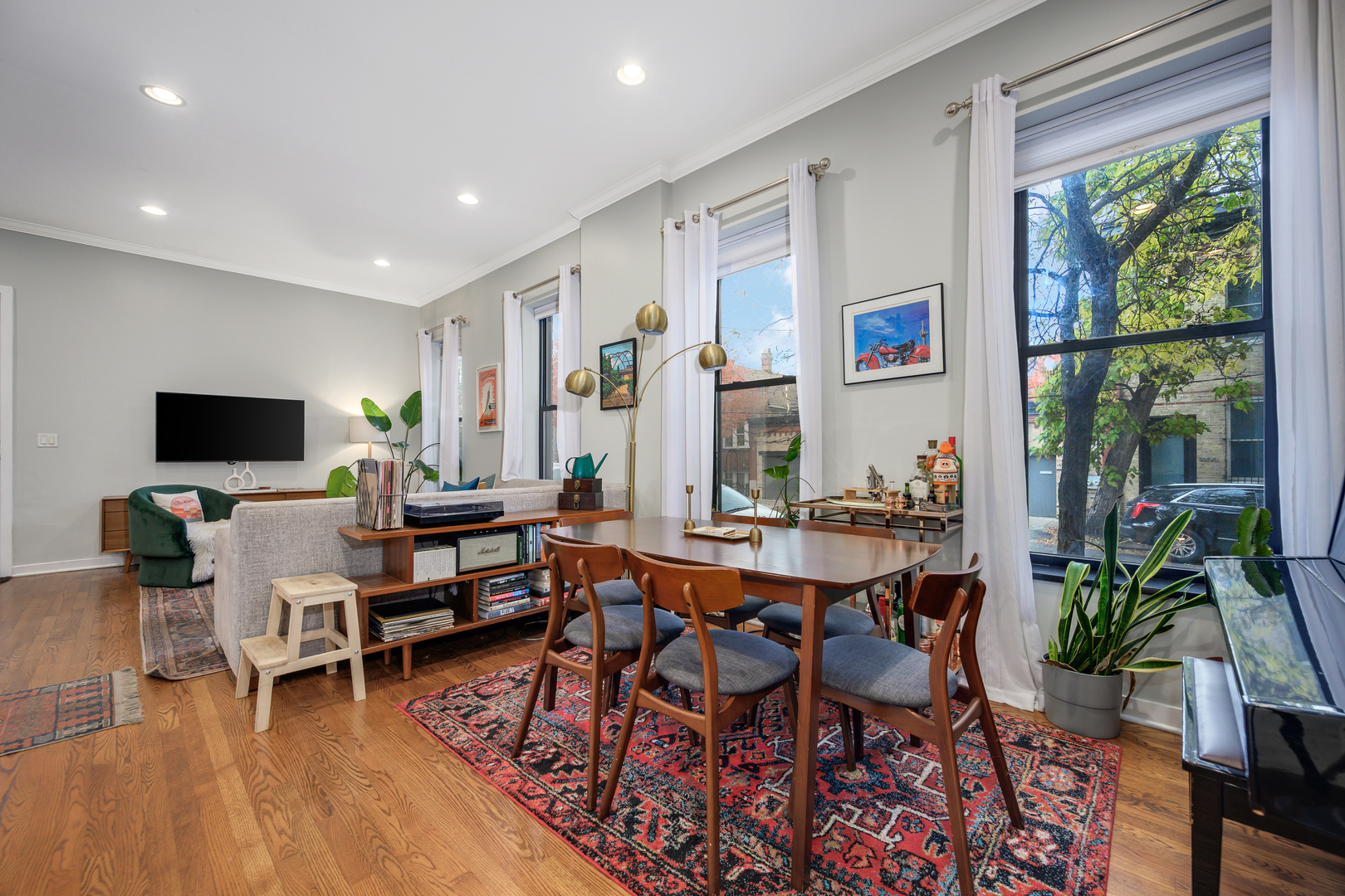 2205 W Shakespeare Avenue 1W