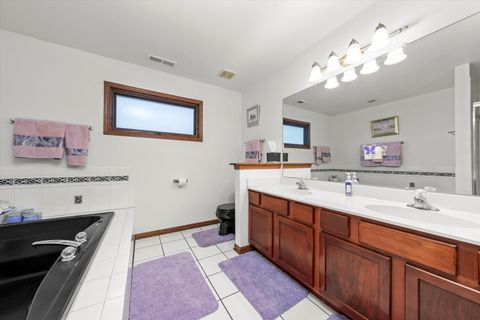 Tiny photo for 21218 Shannon Avenue, Matteson, IL 60443 (MLS # 12500239)