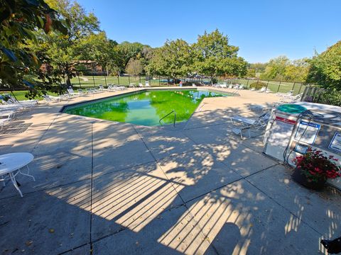 Tiny photo for 5807 Oakwood Drive #C, Lisle, IL 60532 (MLS # 12495195)