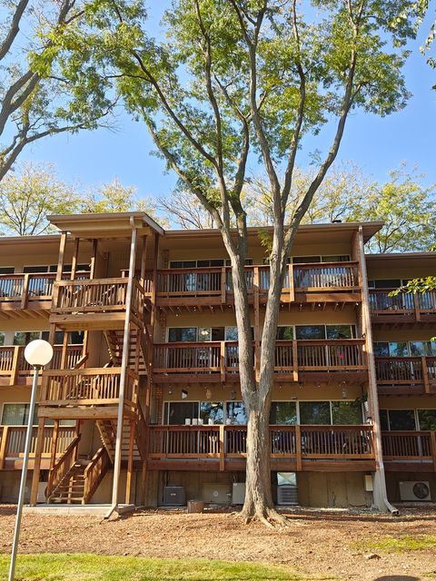 Tiny photo for 5807 Oakwood Drive #C, Lisle, IL 60532 (MLS # 12495195)