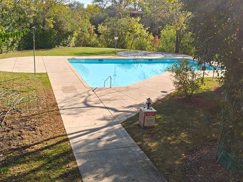 Tiny photo for 5807 Oakwood Drive #C, Lisle, IL 60532 (MLS # 12495195)