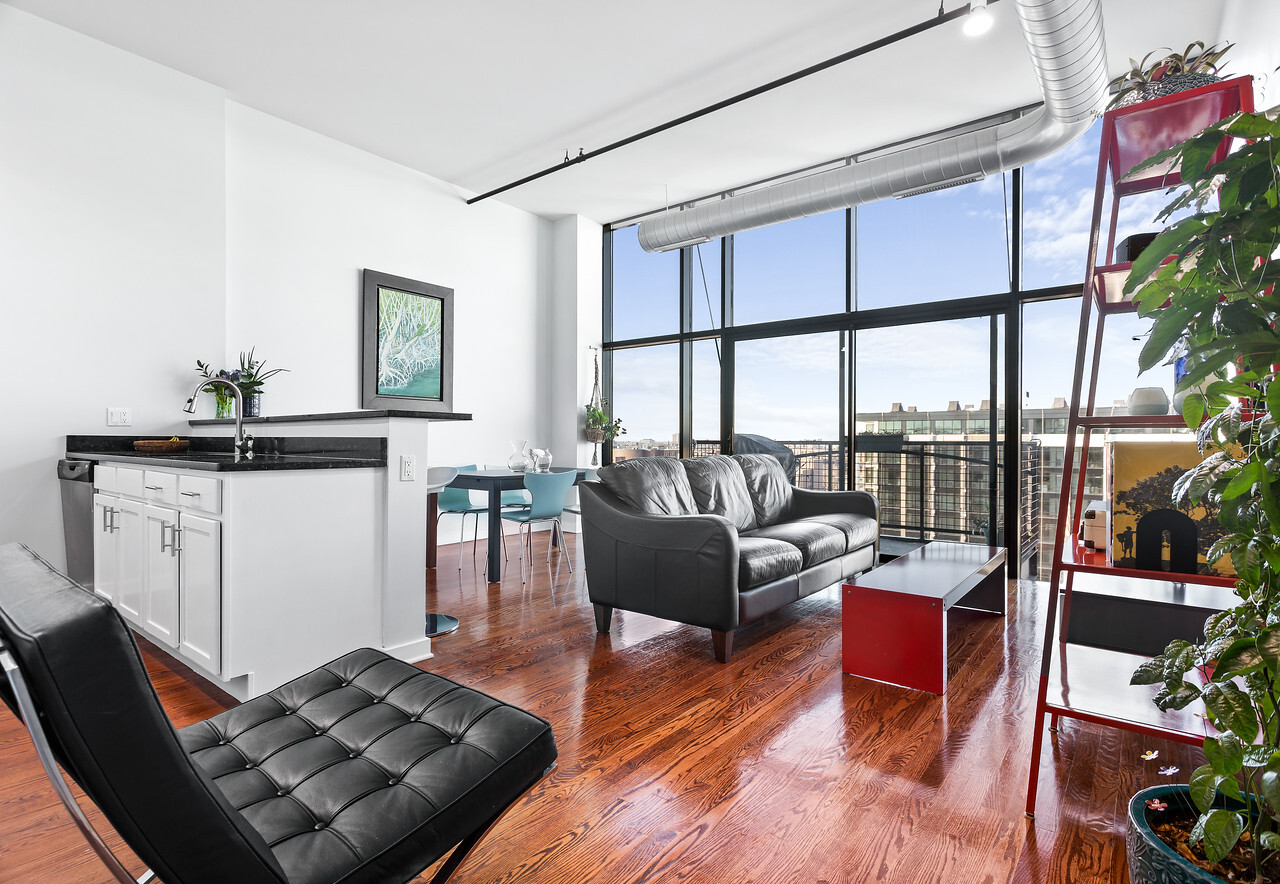 1224 W VAN BUREN Avenue 822