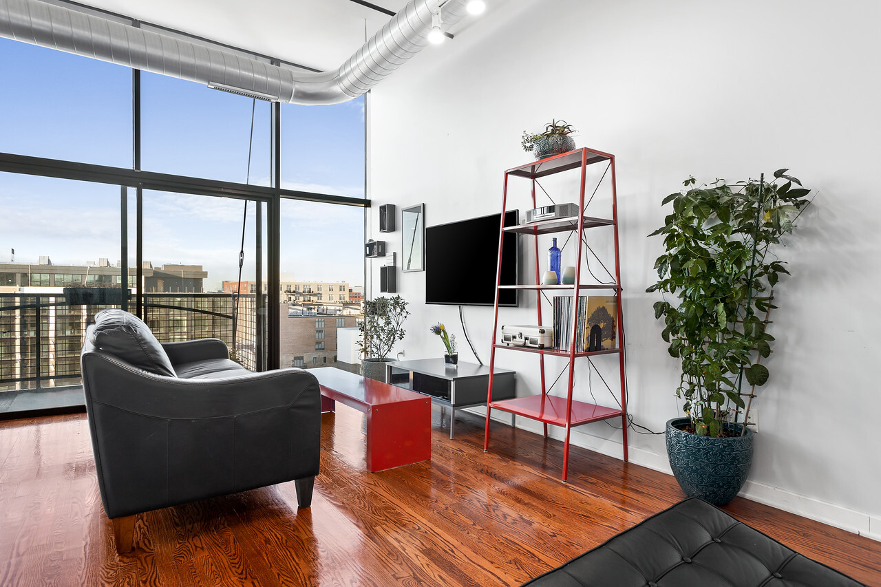 1224 W VAN BUREN Avenue 822