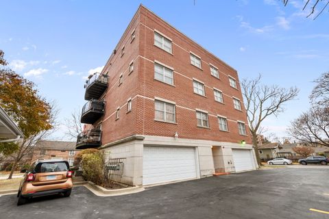 A home in Des Plaines