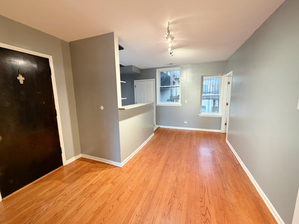 2222 W Rosemont Avenue 2E
