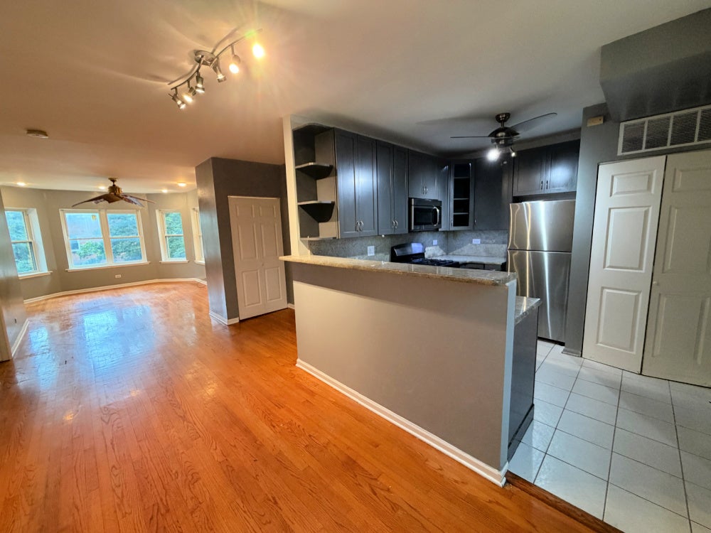 2222 W Rosemont Avenue 2E