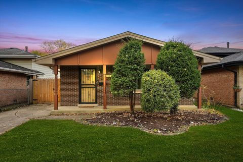 Photo of 14116 S Hoxie Avenue, Burnham, IL 60633 (MLS # 12444433)