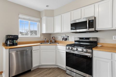 Tiny photo for 217 Kathryn Lane, North Aurora, IL 60542 (MLS # 12616737)