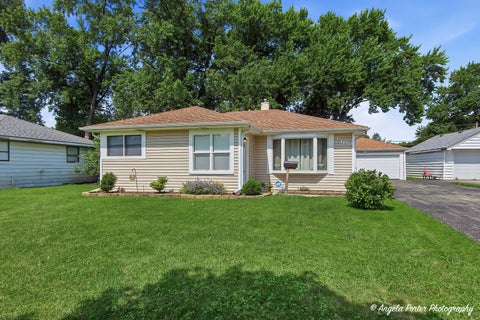 Photo of 2409 Robin Lane, Rolling Meadows, IL 60008 (MLS # 12686639)