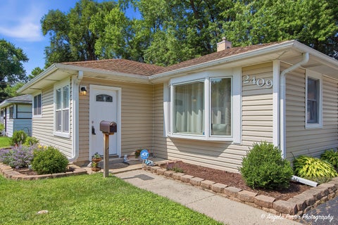 Tiny photo for 2409 Robin Lane, Rolling Meadows, IL 60008 (MLS # 12686639)