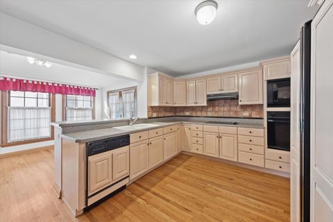 Tiny photo for 936 S Stone Avenue, La Grange, IL 60525 (MLS # 12582227)