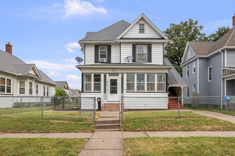 Photo of 618 W 17th Street, Davenport, IA 52803 (MLS # 12757459)
