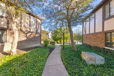 Tiny photo for 1703 Lakecliffe Drive #A, Wheaton, IL 60189 (MLS # 12489237)