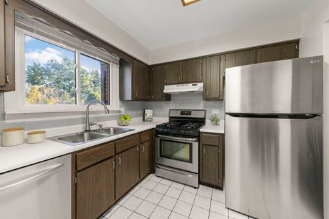 Tiny photo for 1703 Lakecliffe Drive #A, Wheaton, IL 60189 (MLS # 12489237)