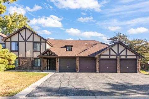 Photo of 1703 Lakecliffe Drive #A, Wheaton, IL 60189 (MLS # 12489237)