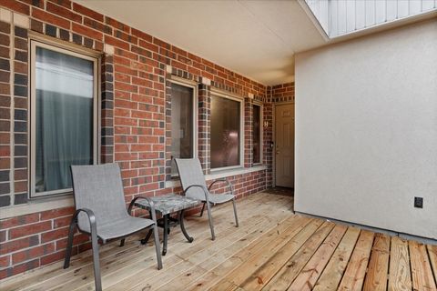 Tiny photo for 407 S Oak Park Avenue #H, Oak Park, IL 60302 (MLS # 12610711)