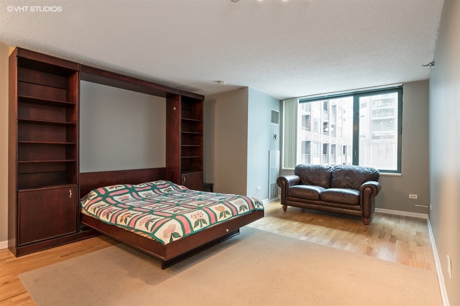 440 N McClurg Court 707