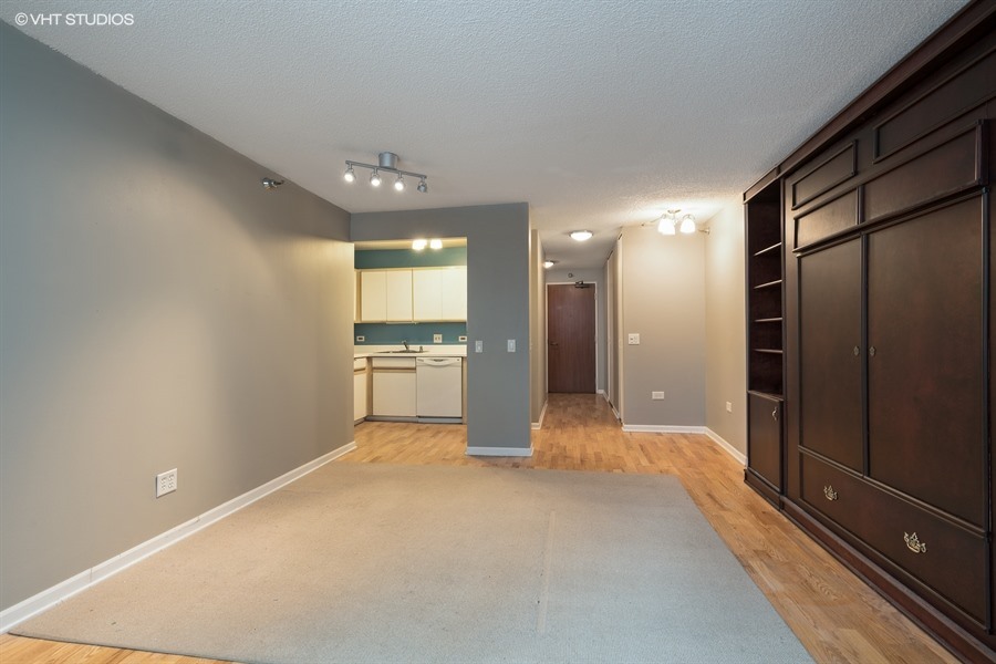 440 N McClurg Court 707