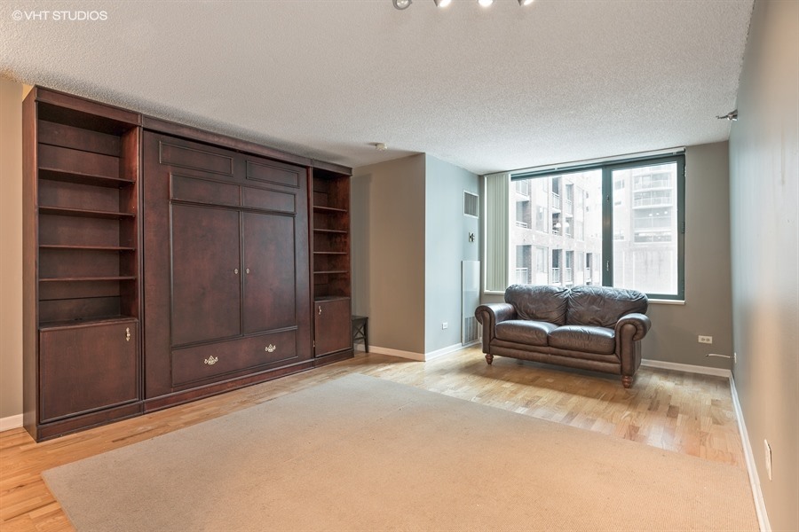 440 N McClurg Court 707