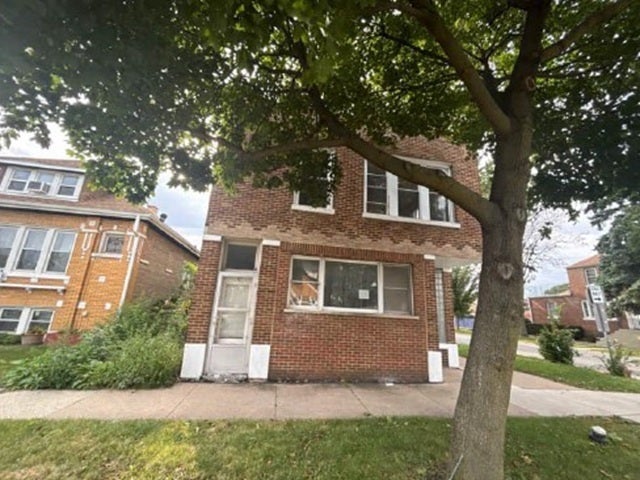 2500 Clarence Avenue