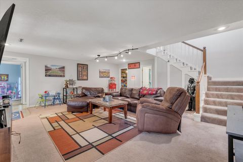 Tiny photo for 4319 Regency Place, Davenport, IA 52806 (MLS # 12655909)