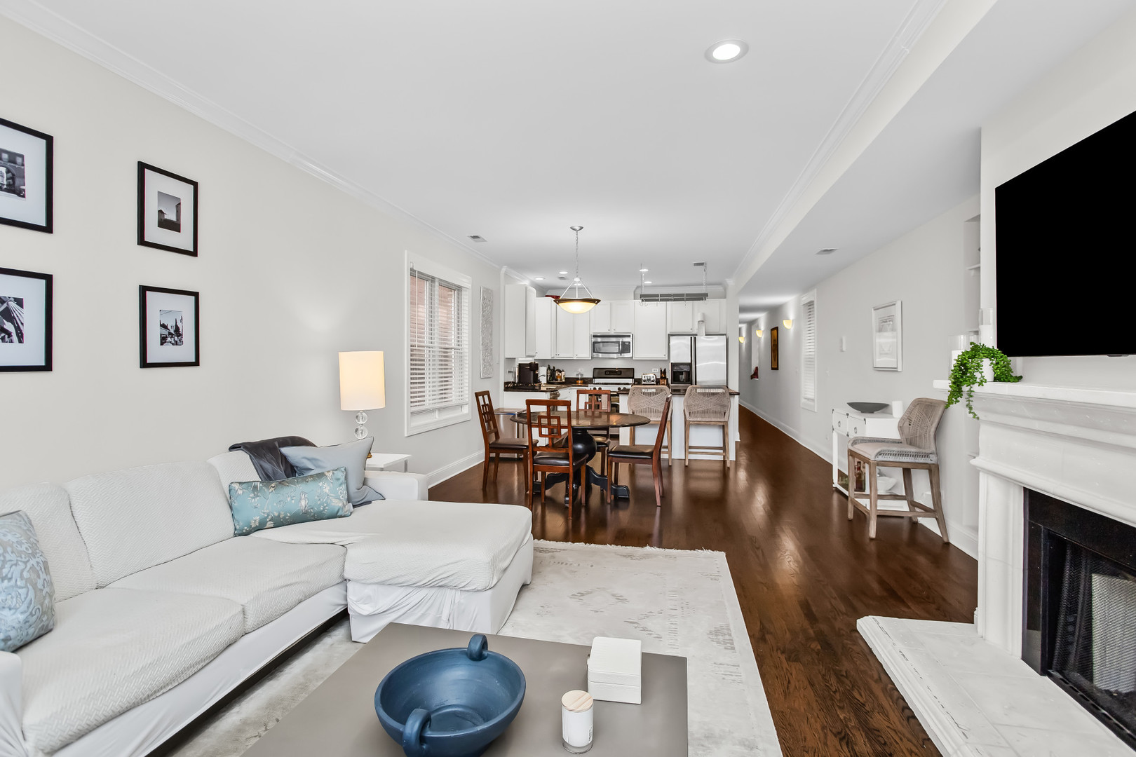 3928 N GREENVIEW Avenue 2