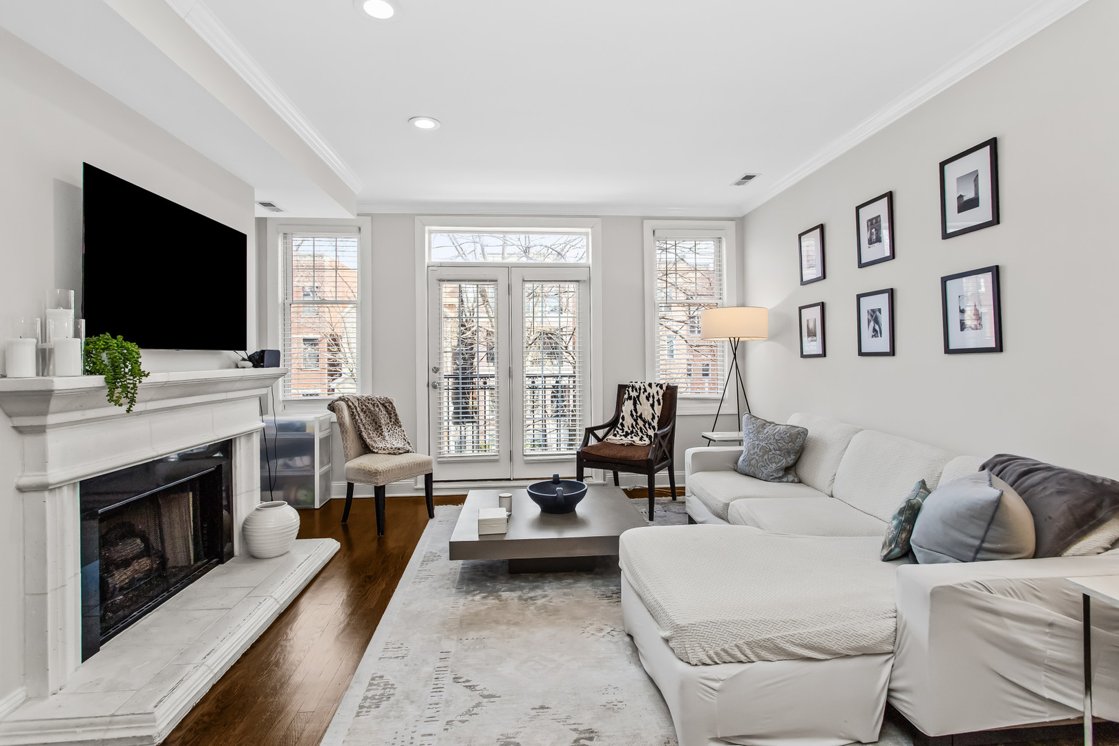 3928 N GREENVIEW Avenue 2