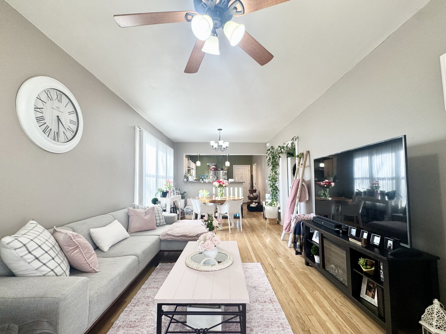 5758 W Warwick Avenue