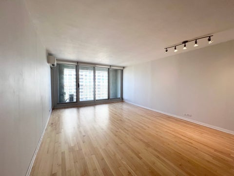 Tiny photo for 1960 N Lincoln Park West PARK #2502, Chicago, IL 60614 (MLS # 12786192)