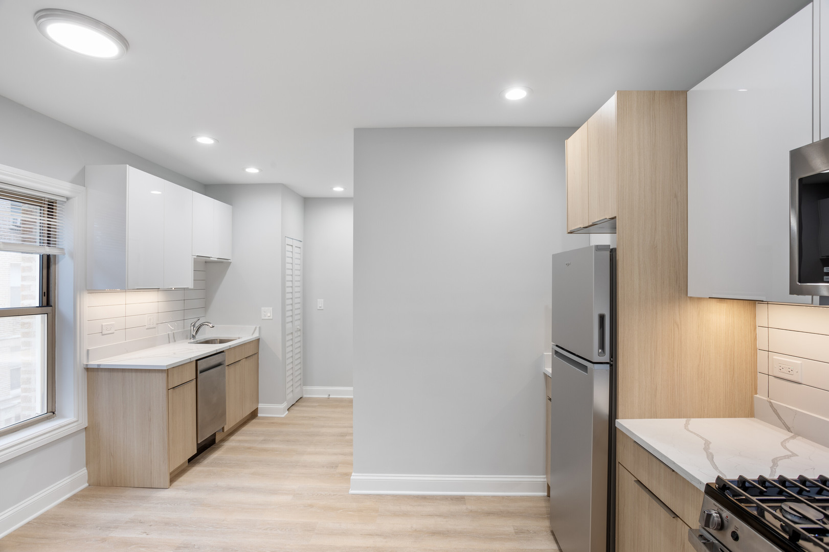 1635 W Chase Avenue 3M