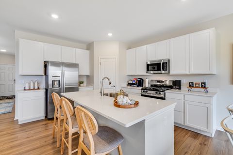 Tiny photo for 581 Lismore Circle, Elgin, IL 60124 (MLS # 12599373)