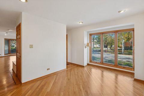 Tiny photo for 6148 N Lowell Avenue, Chicago, IL 60646 (MLS # 12592028)