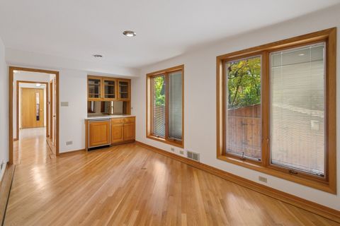 Tiny photo for 6148 N Lowell Avenue, Chicago, IL 60646 (MLS # 12592028)