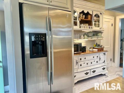 Tiny photo for 727 E CENTRAL PARK Avenue, Davenport, IA 52803 (MLS # QC4269631)