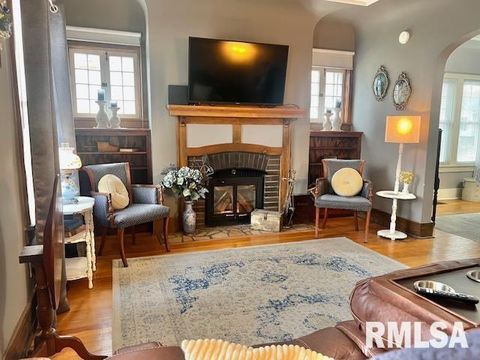 Tiny photo for 727 E CENTRAL PARK Avenue, Davenport, IA 52803 (MLS # QC4269631)