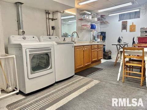 Tiny photo for 727 E CENTRAL PARK Avenue, Davenport, IA 52803 (MLS # QC4269631)