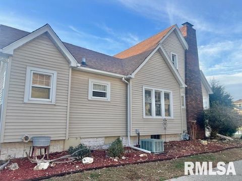 Tiny photo for 727 E CENTRAL PARK Avenue, Davenport, IA 52803 (MLS # QC4269631)