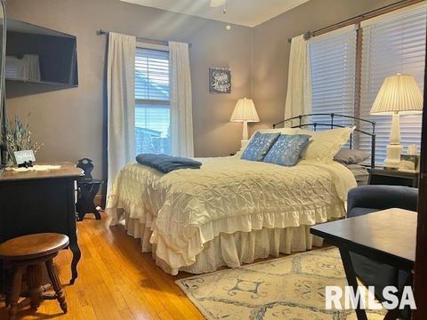 Tiny photo for 727 E CENTRAL PARK Avenue, Davenport, IA 52803 (MLS # QC4269631)