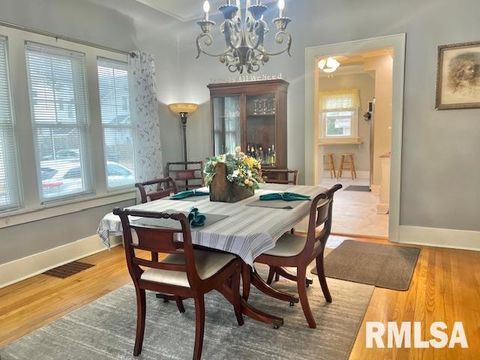 Tiny photo for 727 E CENTRAL PARK Avenue, Davenport, IA 52803 (MLS # QC4269631)