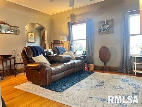 Tiny photo for 727 E CENTRAL PARK Avenue, Davenport, IA 52803 (MLS # QC4269631)